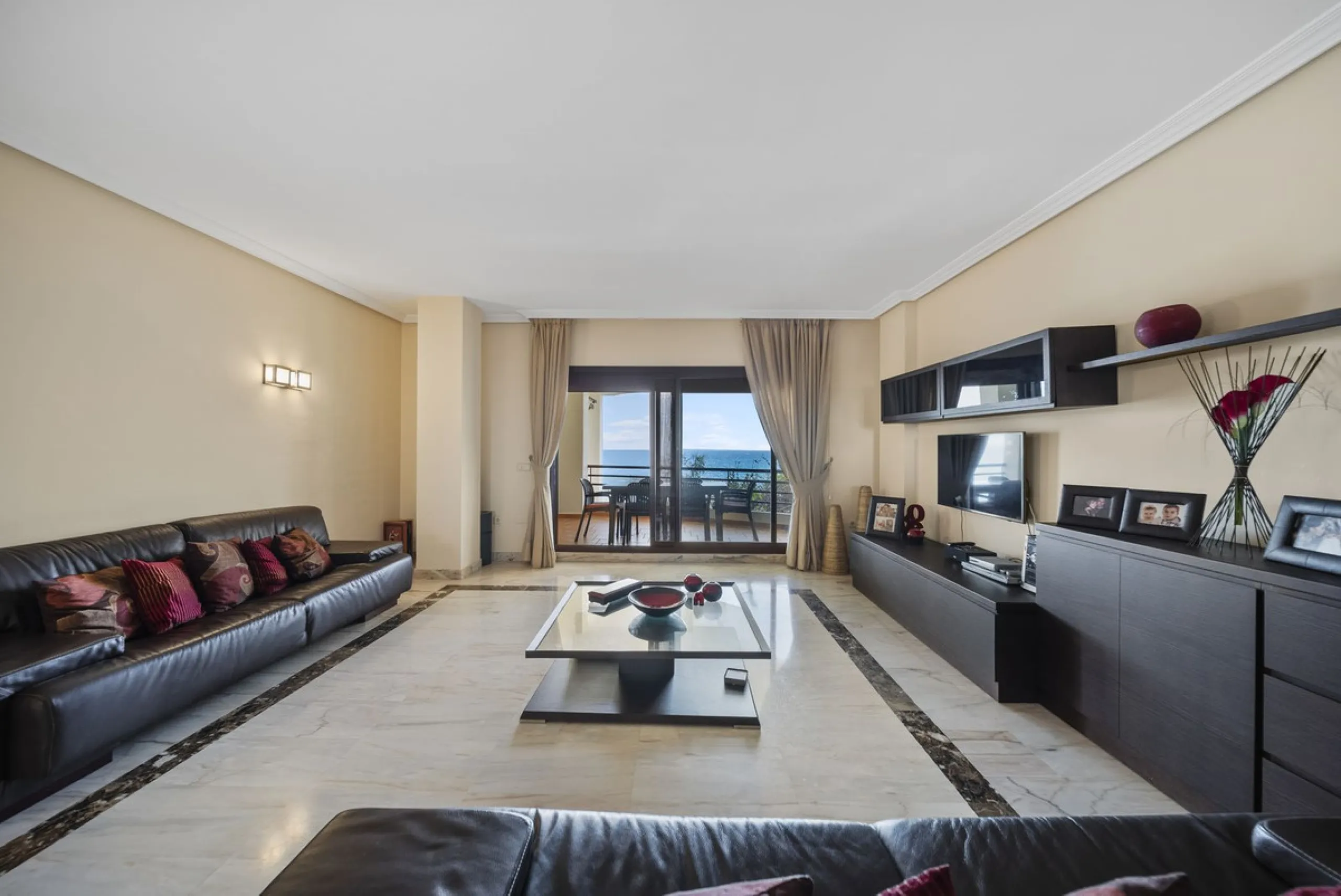 Exquisite Frontline Beach Apartment in an Exclusive Development.