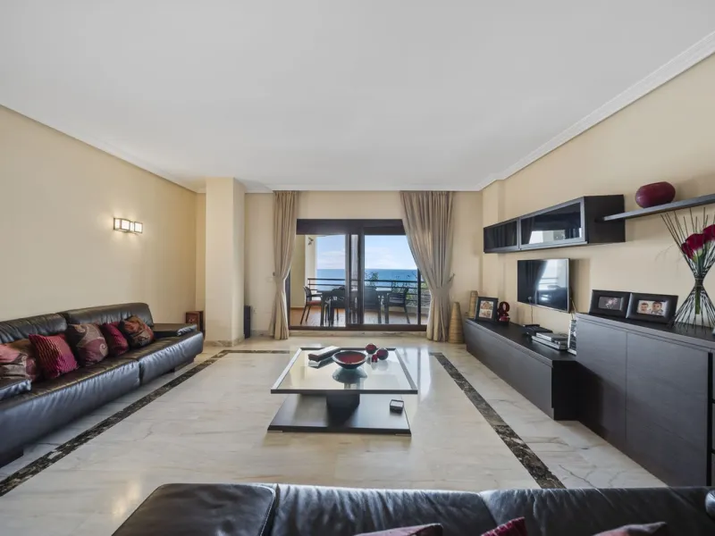 Exquisite Frontline Beach Apartment in an Exclusive Development.