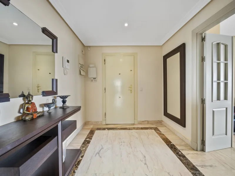 Exquisite Frontline Beach Apartment in an Exclusive Development.