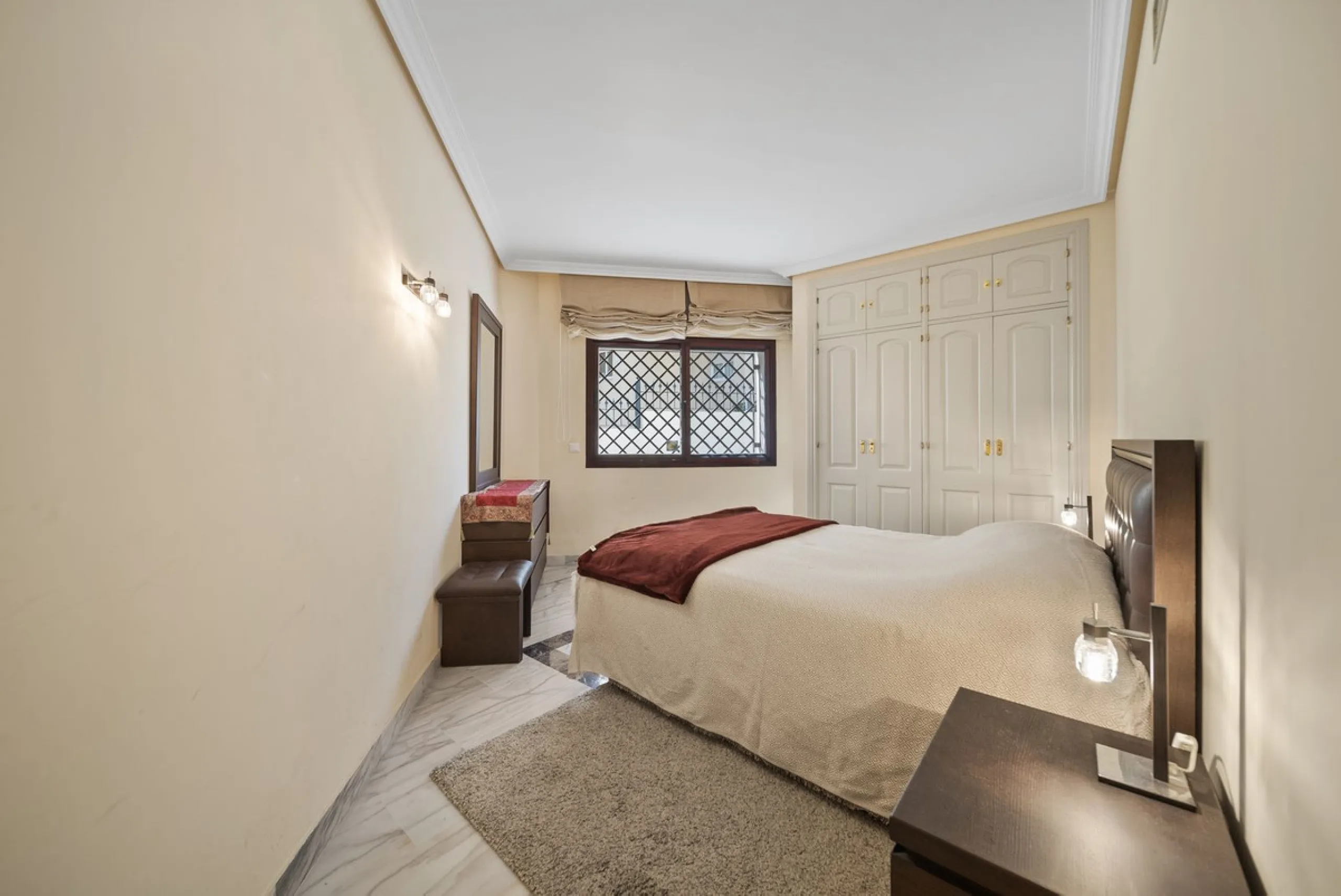 Exquisite Frontline Beach Apartment in an Exclusive Development.