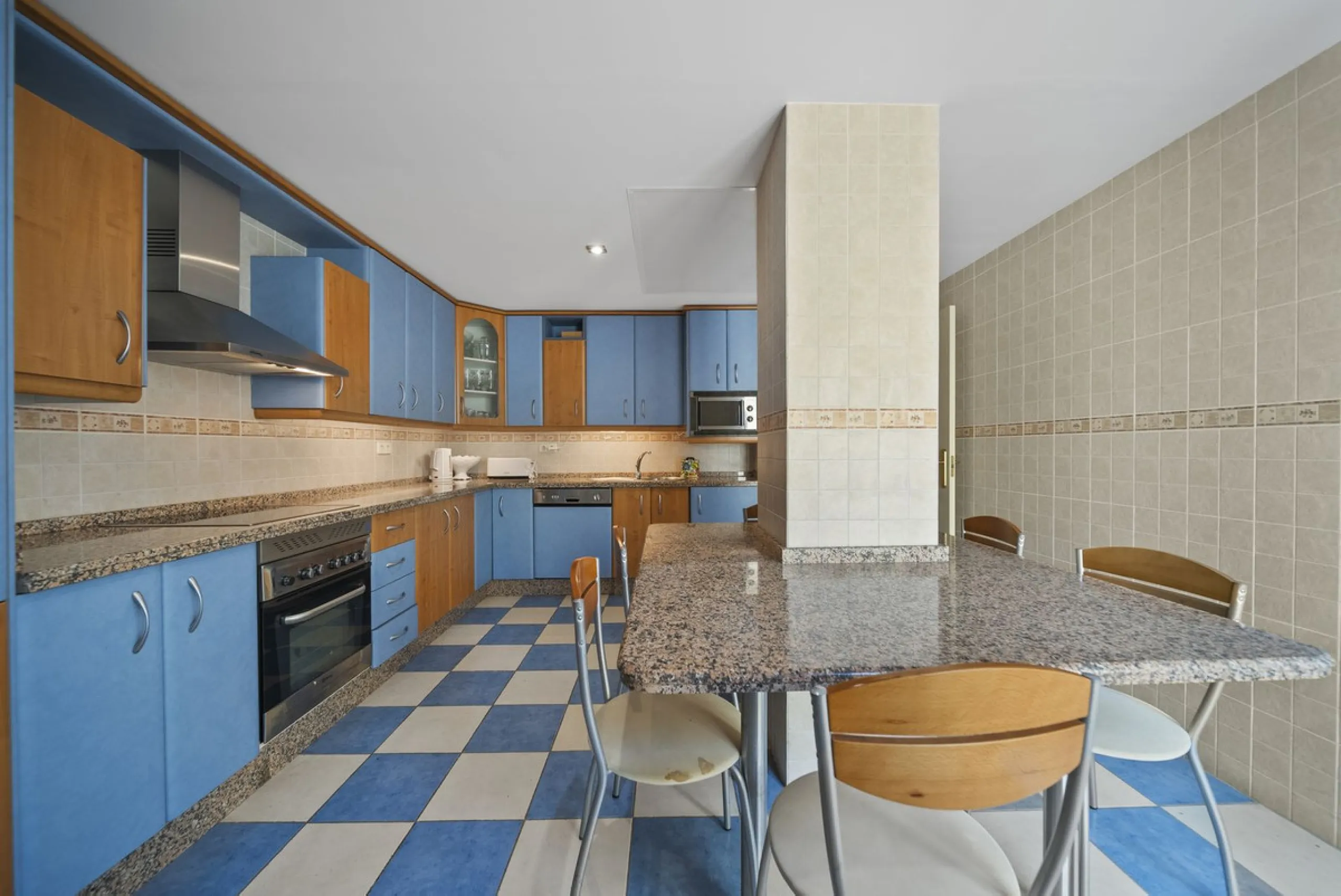 Exquisite Frontline Beach Apartment in an Exclusive Development.