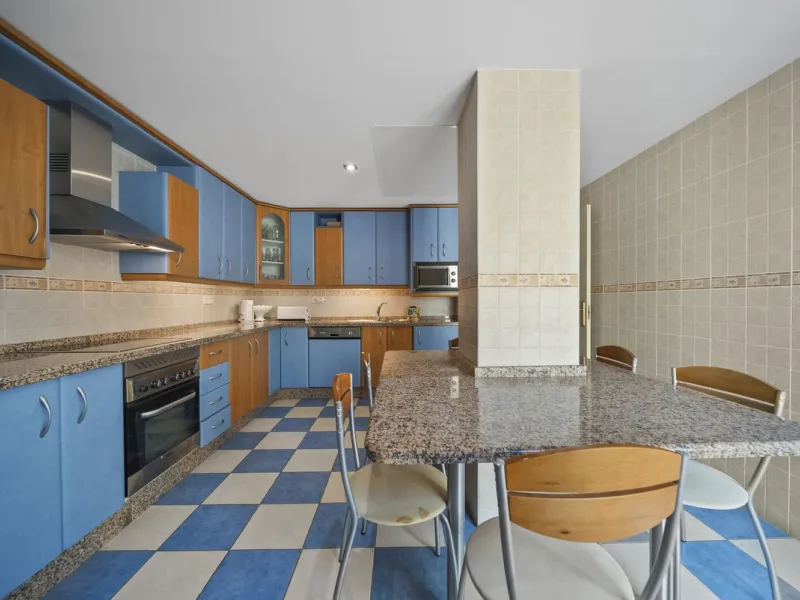 Exquisite Frontline Beach Apartment in an Exclusive Development.