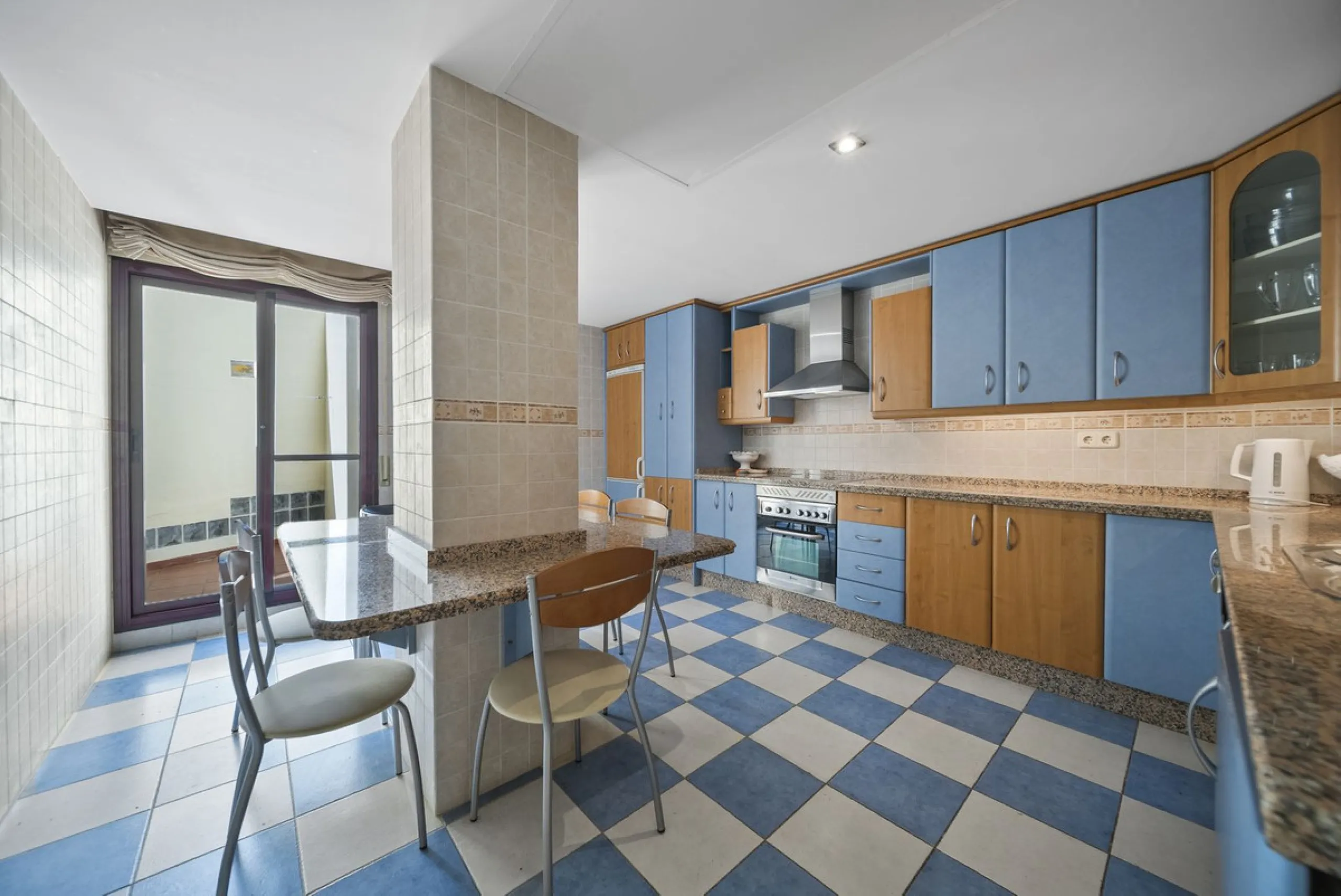 Exquisite Frontline Beach Apartment in an Exclusive Development.