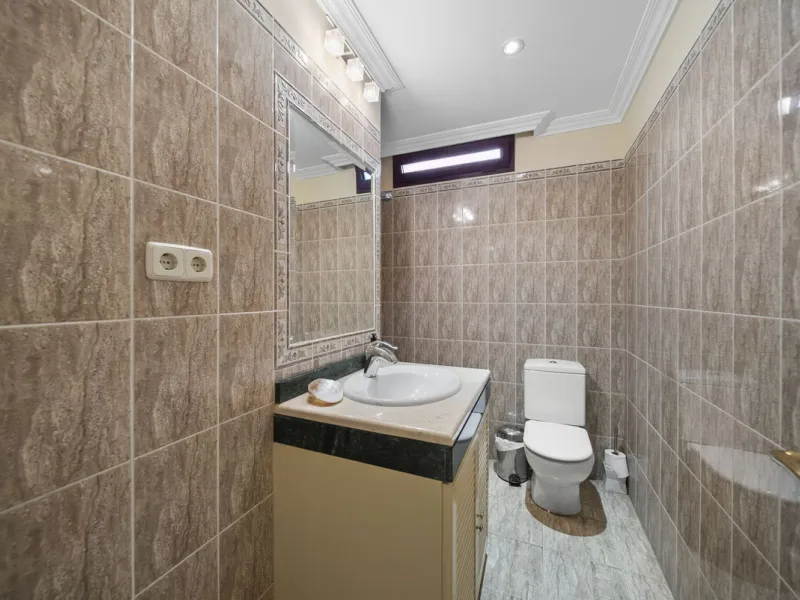 Exquisite Frontline Beach Apartment in an Exclusive Development.