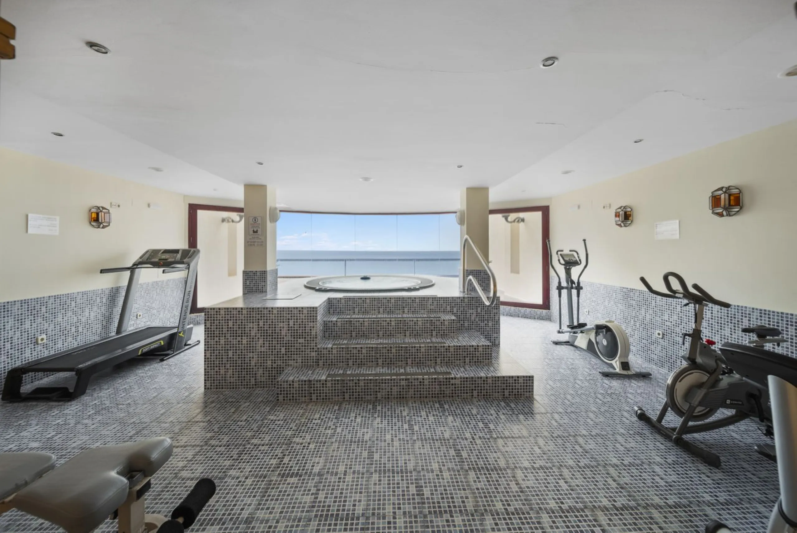 Exquisite Frontline Beach Apartment in an Exclusive Development.