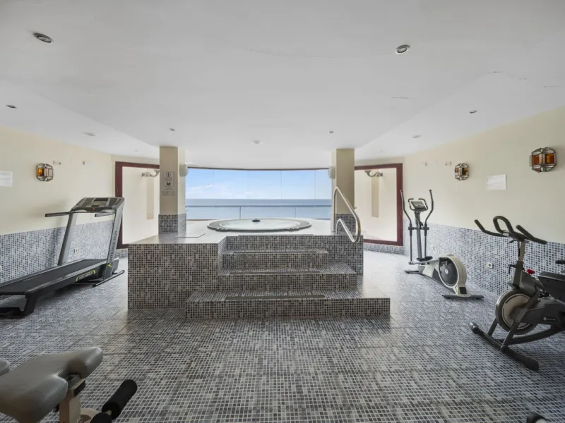 Exquisite Frontline Beach Apartment in an Exclusive Development.