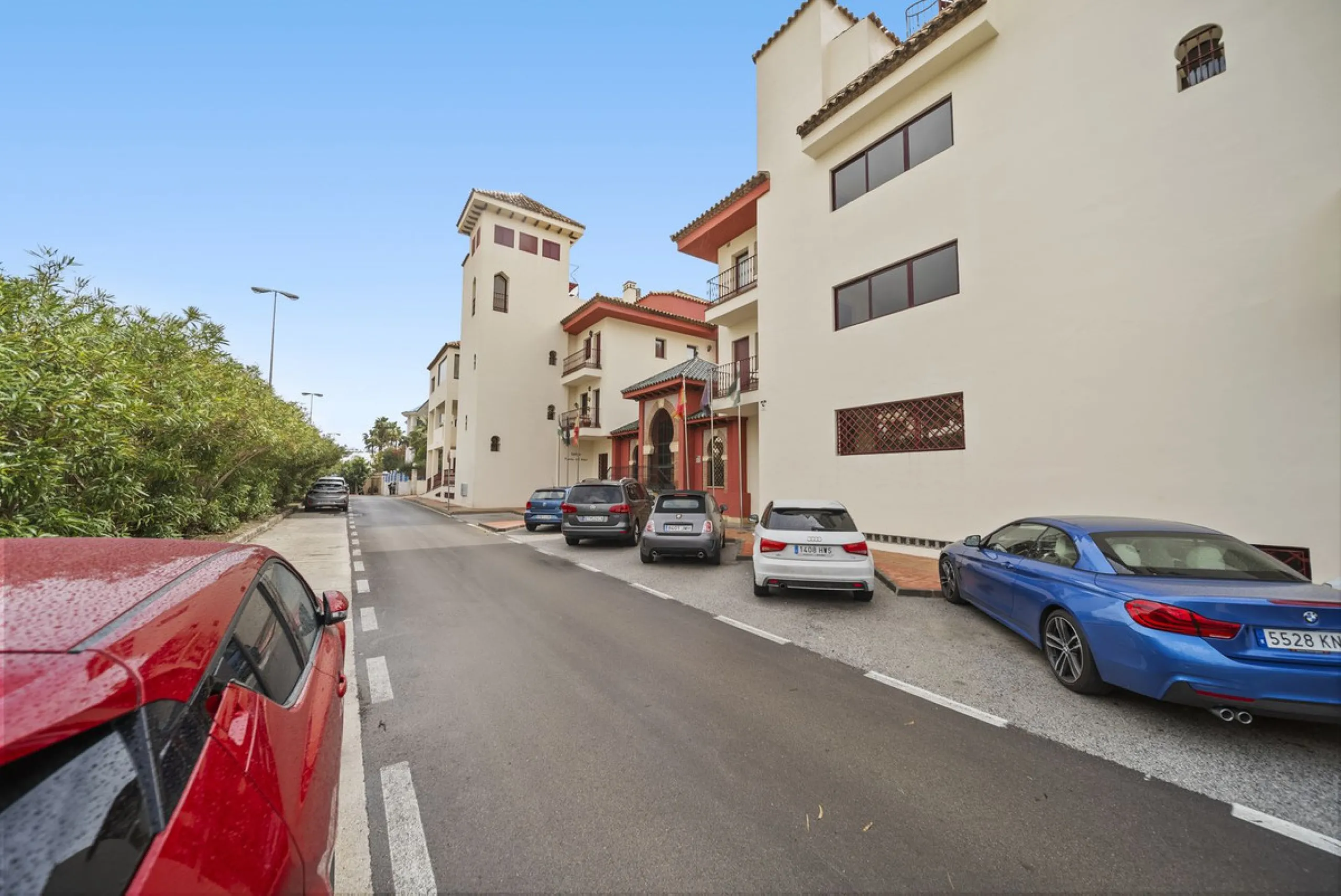Exquisite Frontline Beach Apartment in an Exclusive Development.