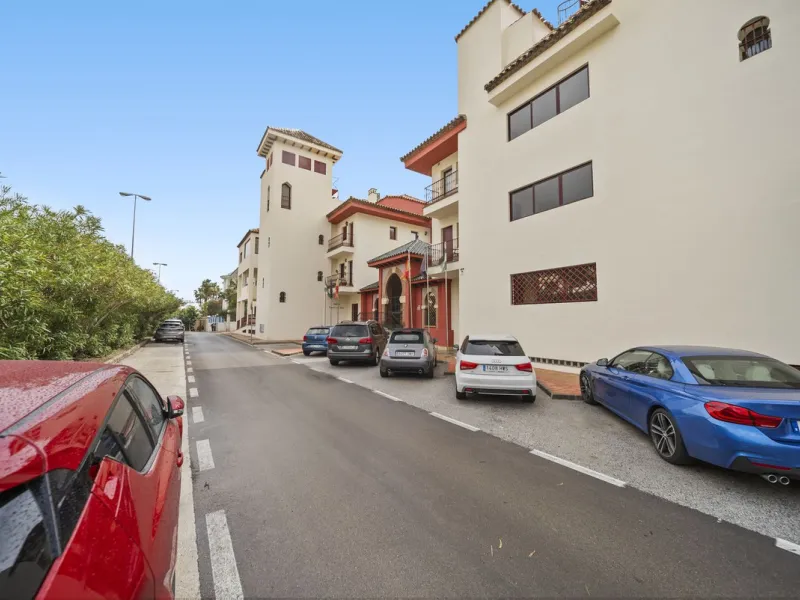Exquisite Frontline Beach Apartment in an Exclusive Development.