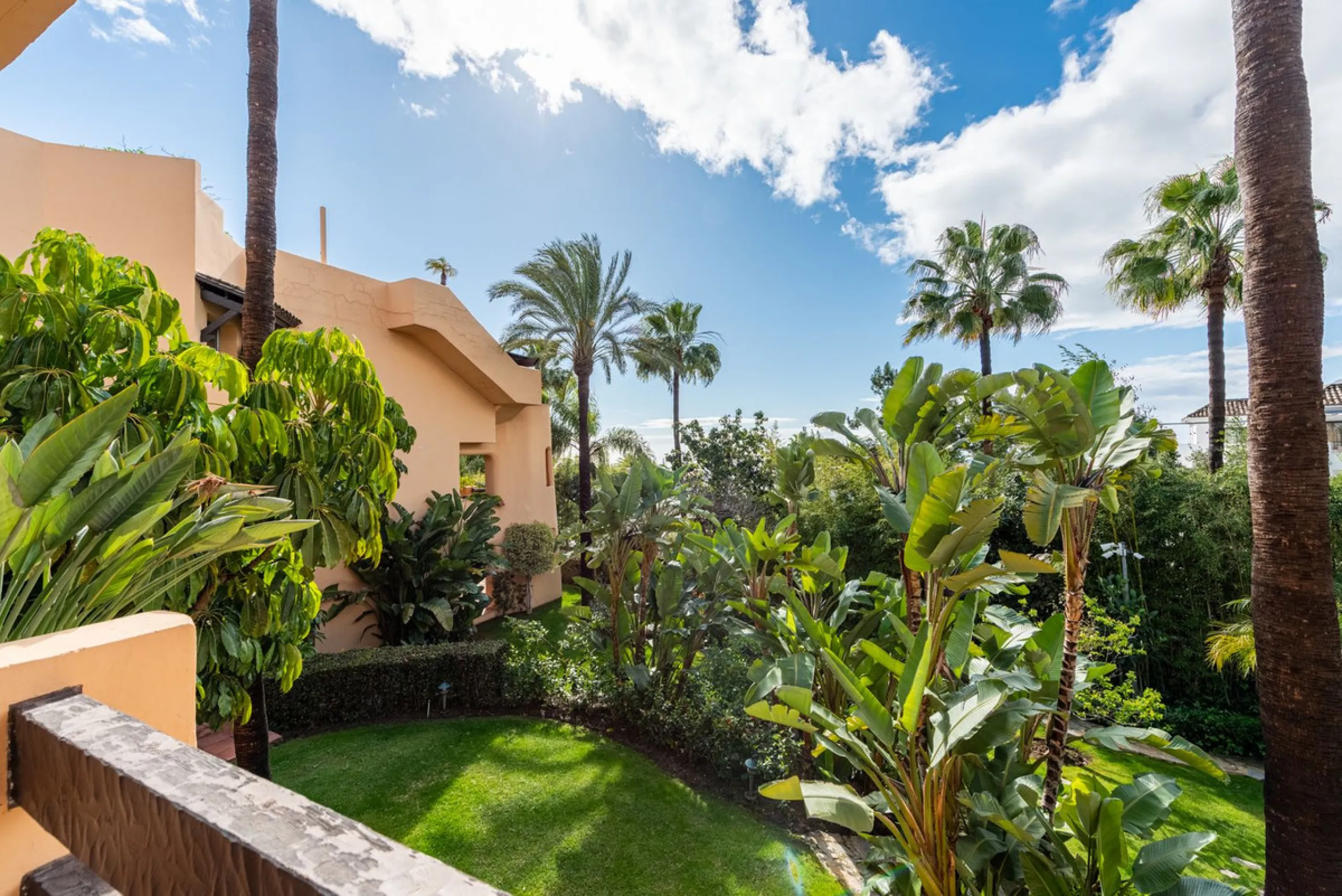 Exquisite Apartment  in Mansion Club, Marbella's Prestigious Golden Mile