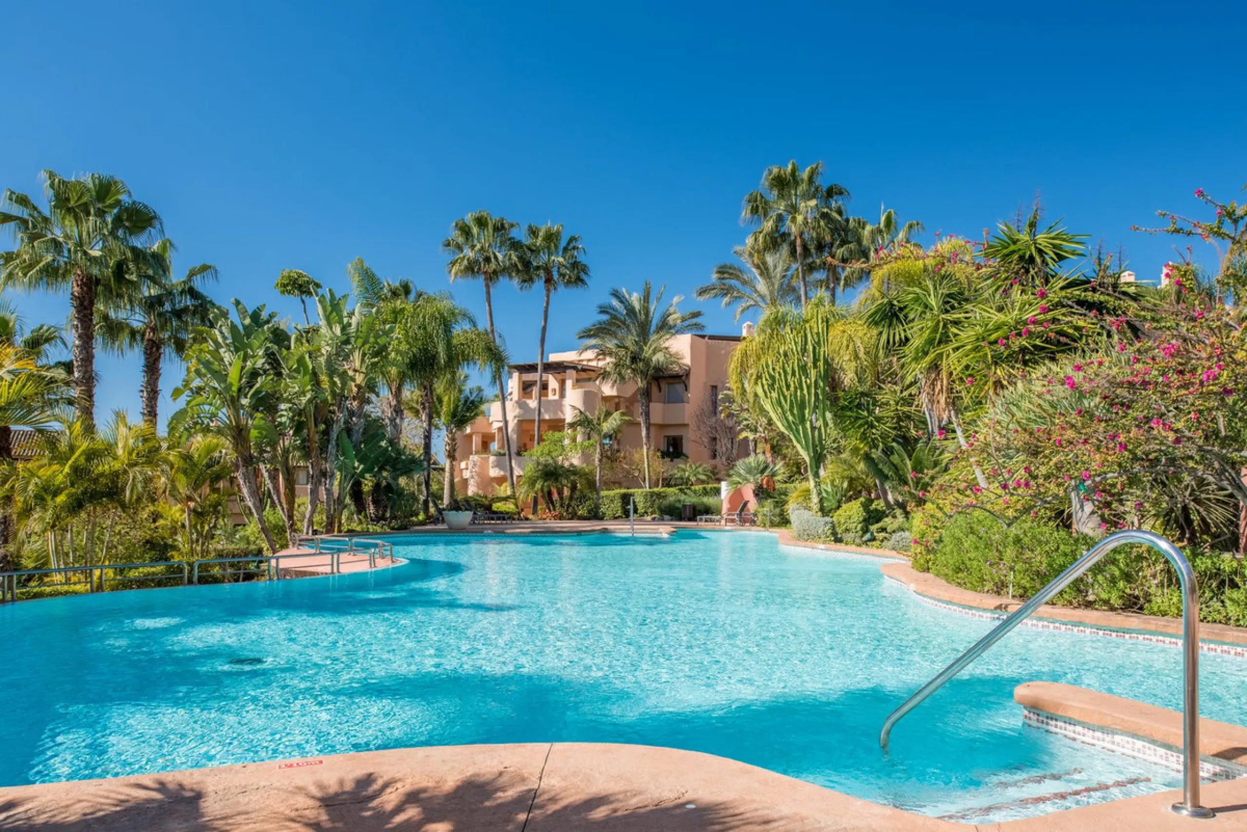 Exquisite Apartment  in Mansion Club, Marbella's Prestigious Golden Mile