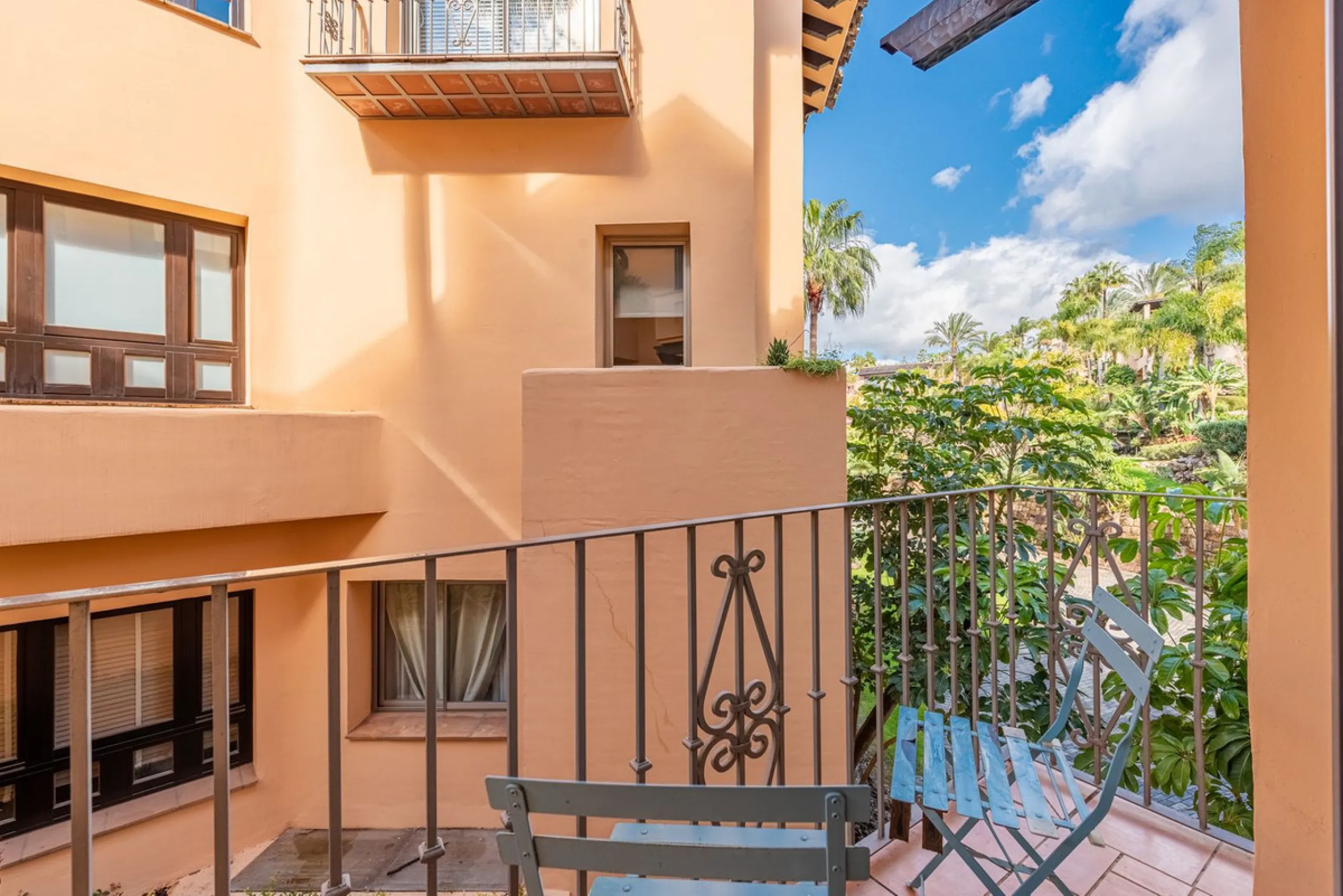 Exquisite Apartment  in Mansion Club, Marbella's Prestigious Golden Mile