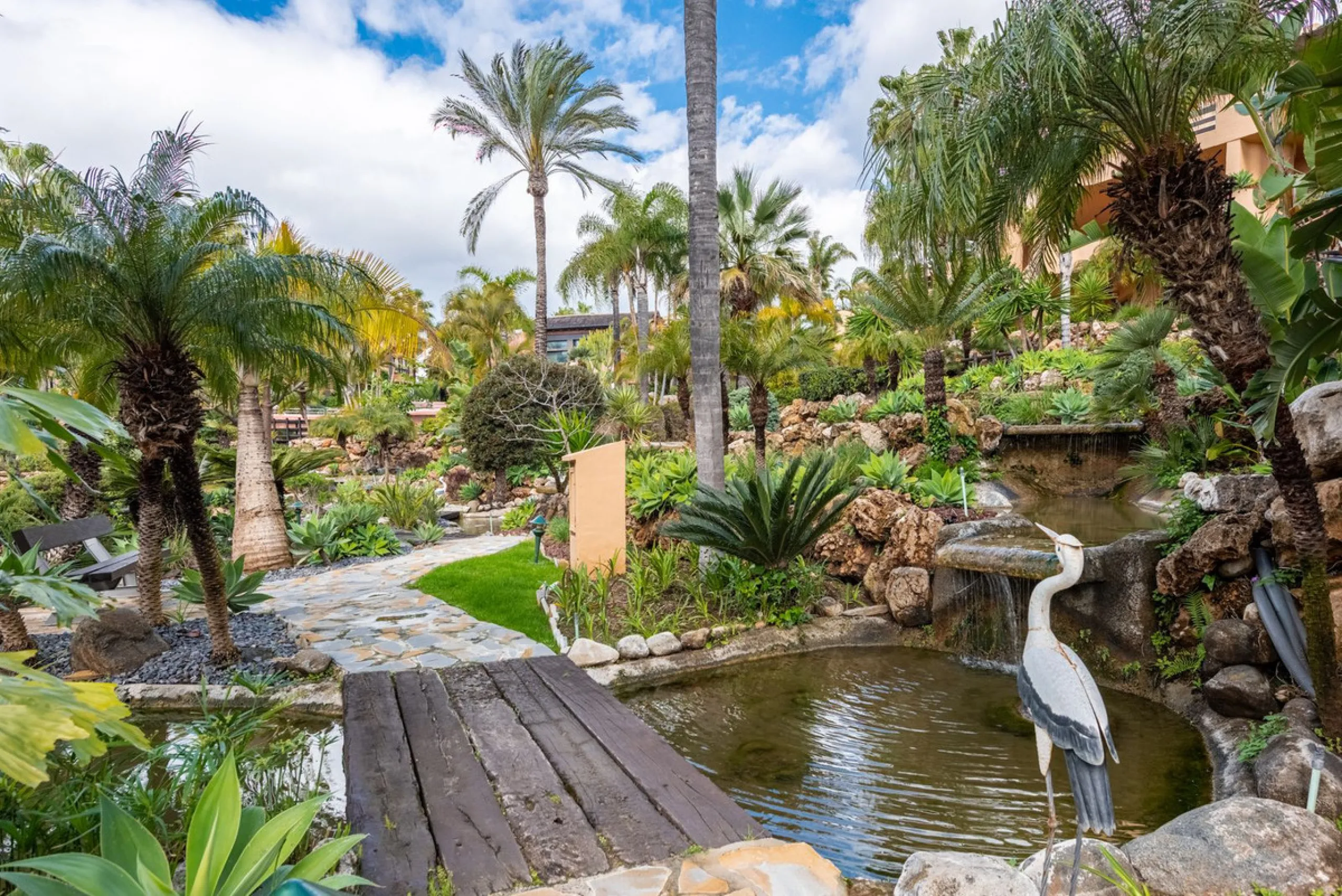 Exquisite Apartment  in Mansion Club, Marbella's Prestigious Golden Mile