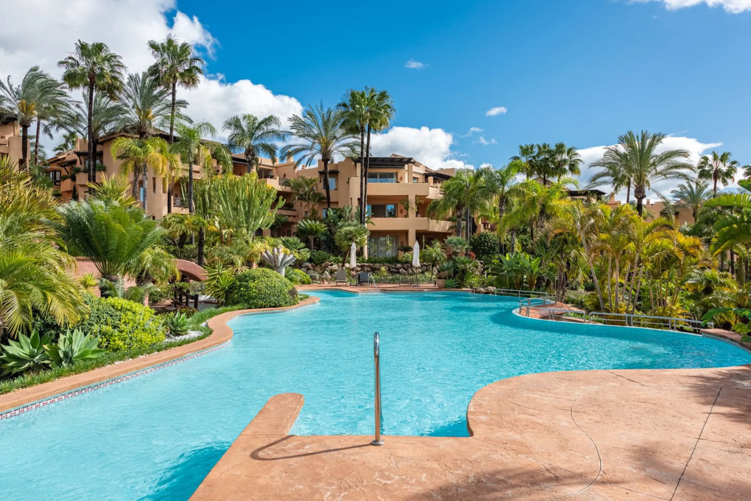 Exquisite Apartment  in Mansion Club, Marbella's Prestigious Golden Mile