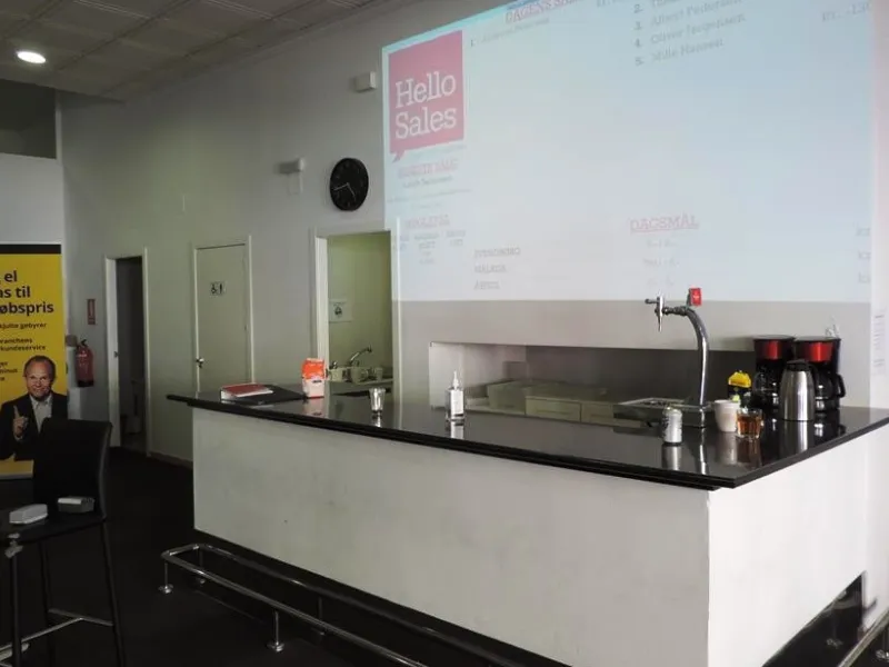 Commercial premises centrally located in Fuengirola, just 150 meters from the Feria Ground. Originally comprising four separate units, the property has been consolidated into a single premises, with the potential to reinstate divisions if desired. Current