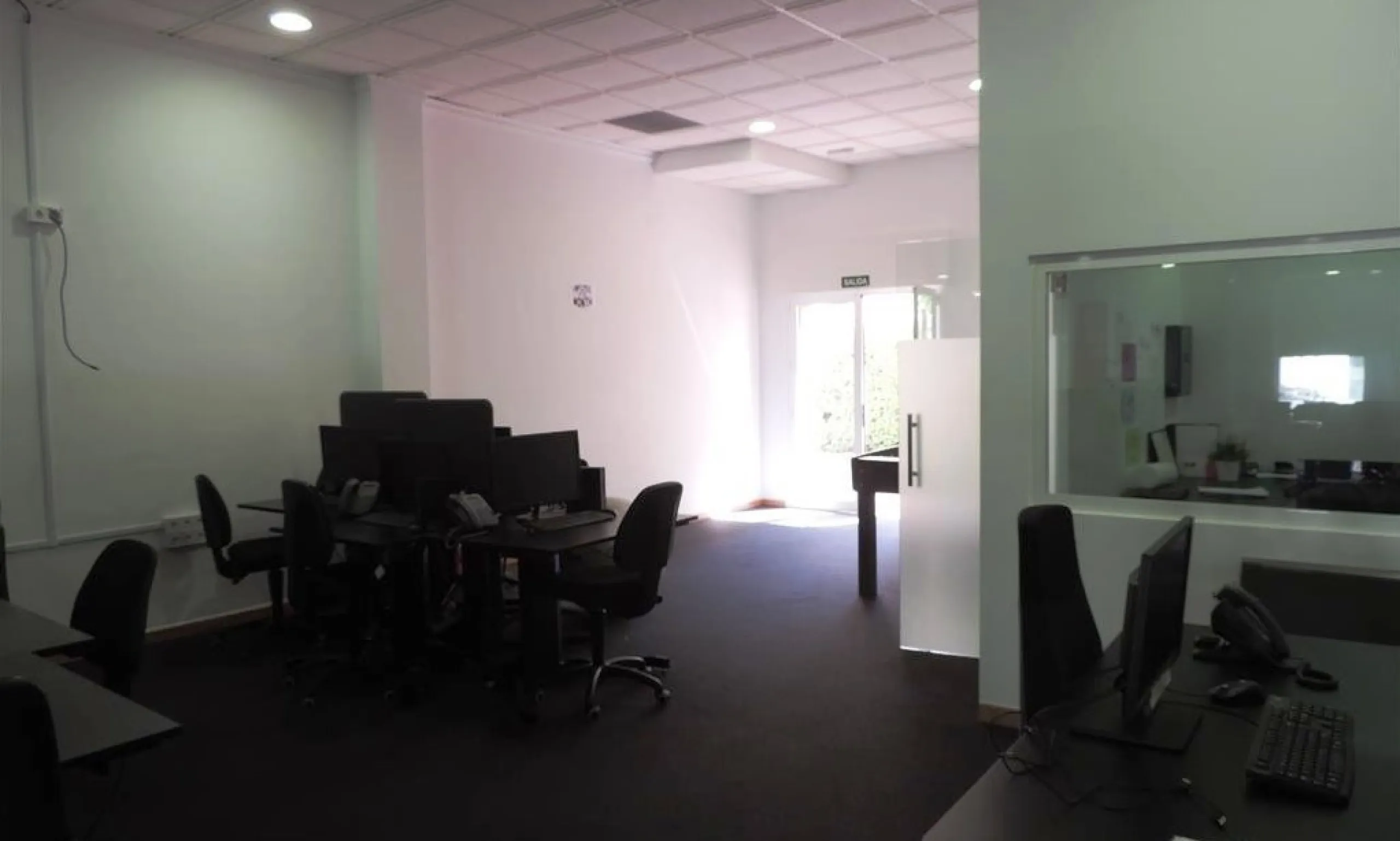 Commercial premises centrally located in Fuengirola, just 150 meters from the Feria Ground. Originally comprising four separate units, the property has been consolidated into a single premises, with the potential to reinstate divisions if desired. Current