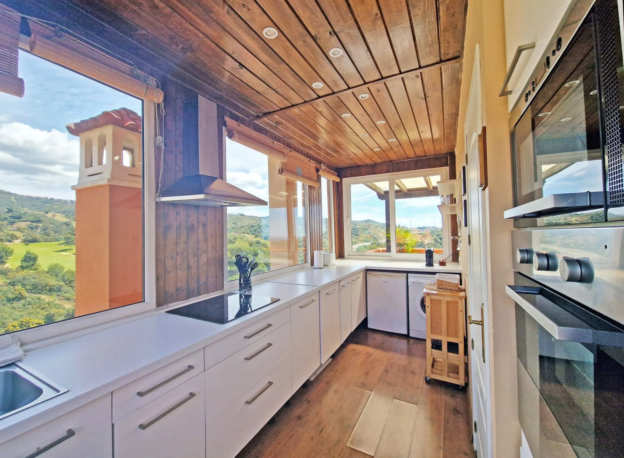 Charming One-Bedroom Penthouse with Panoramic Views in Elviria, Marbella