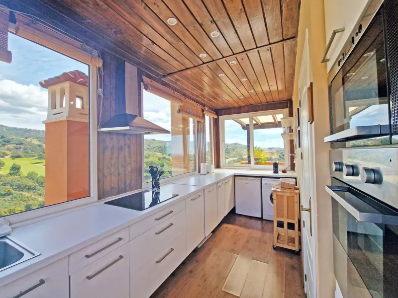Charming One-Bedroom Penthouse with Panoramic Views in Elviria, Marbella