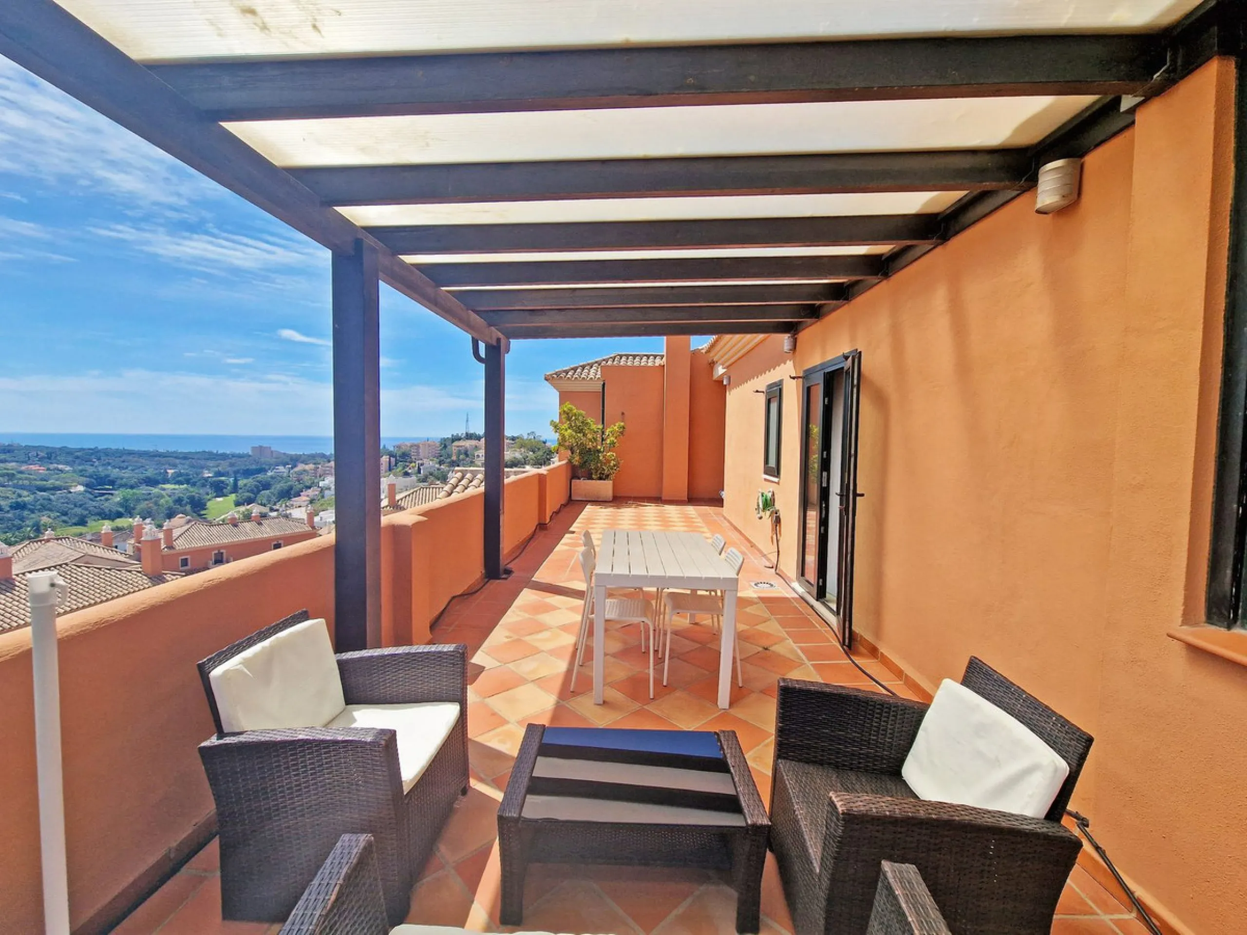 Charming One-Bedroom Penthouse with Panoramic Views in Elviria, Marbella