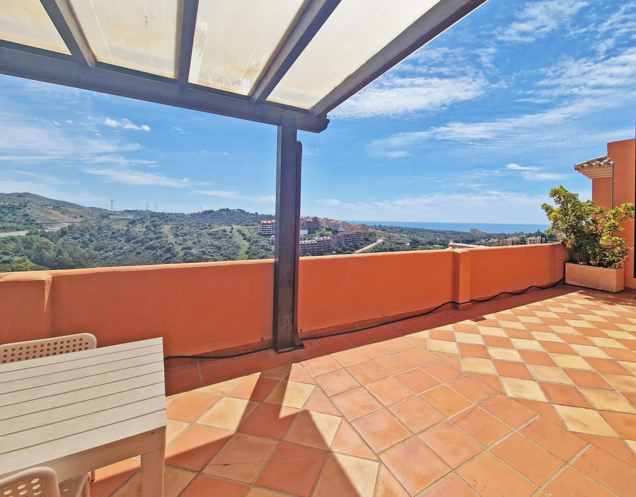 Charming One-Bedroom Penthouse with Panoramic Views in Elviria, Marbella