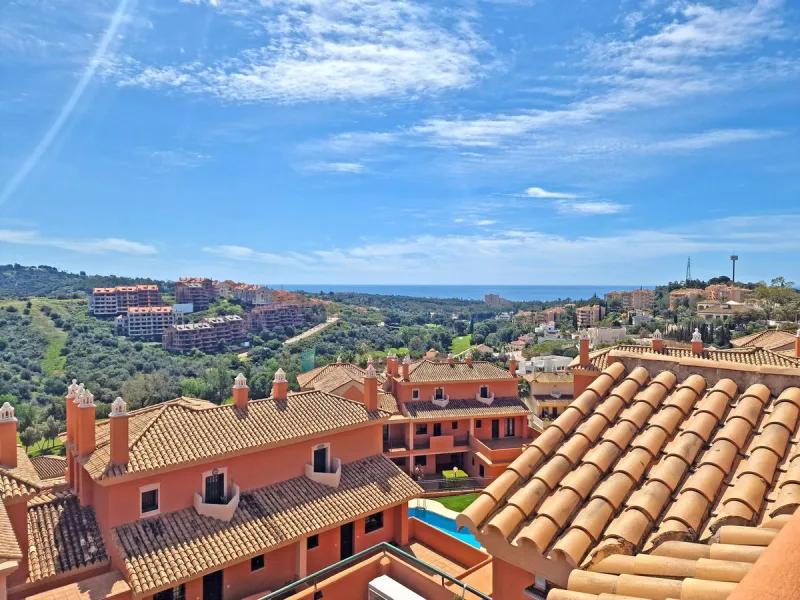 Charming One-Bedroom Penthouse with Panoramic Views in Elviria, Marbella