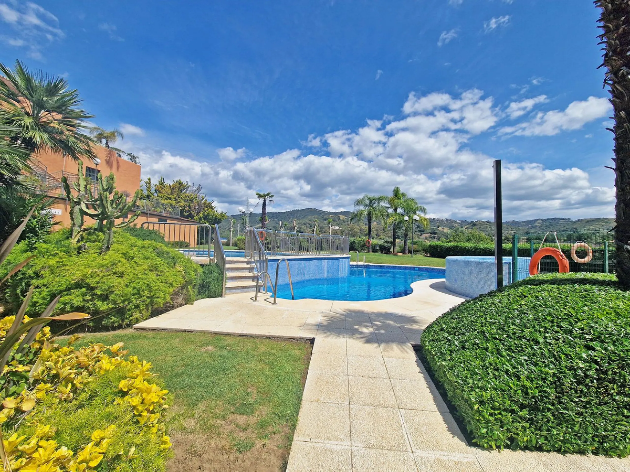Charming One-Bedroom Penthouse with Panoramic Views in Elviria, Marbella