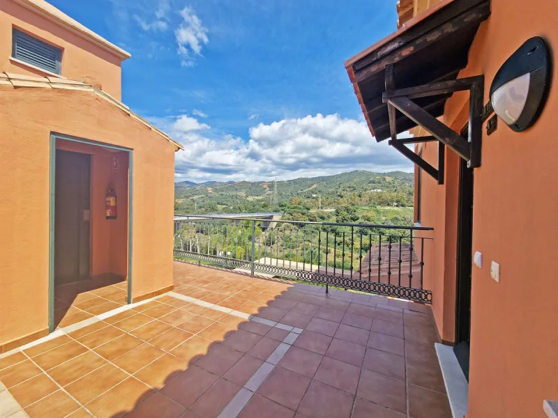 Charming One-Bedroom Penthouse with Panoramic Views in Elviria, Marbella