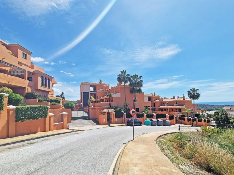 Charming One-Bedroom Penthouse with Panoramic Views in Elviria, Marbella