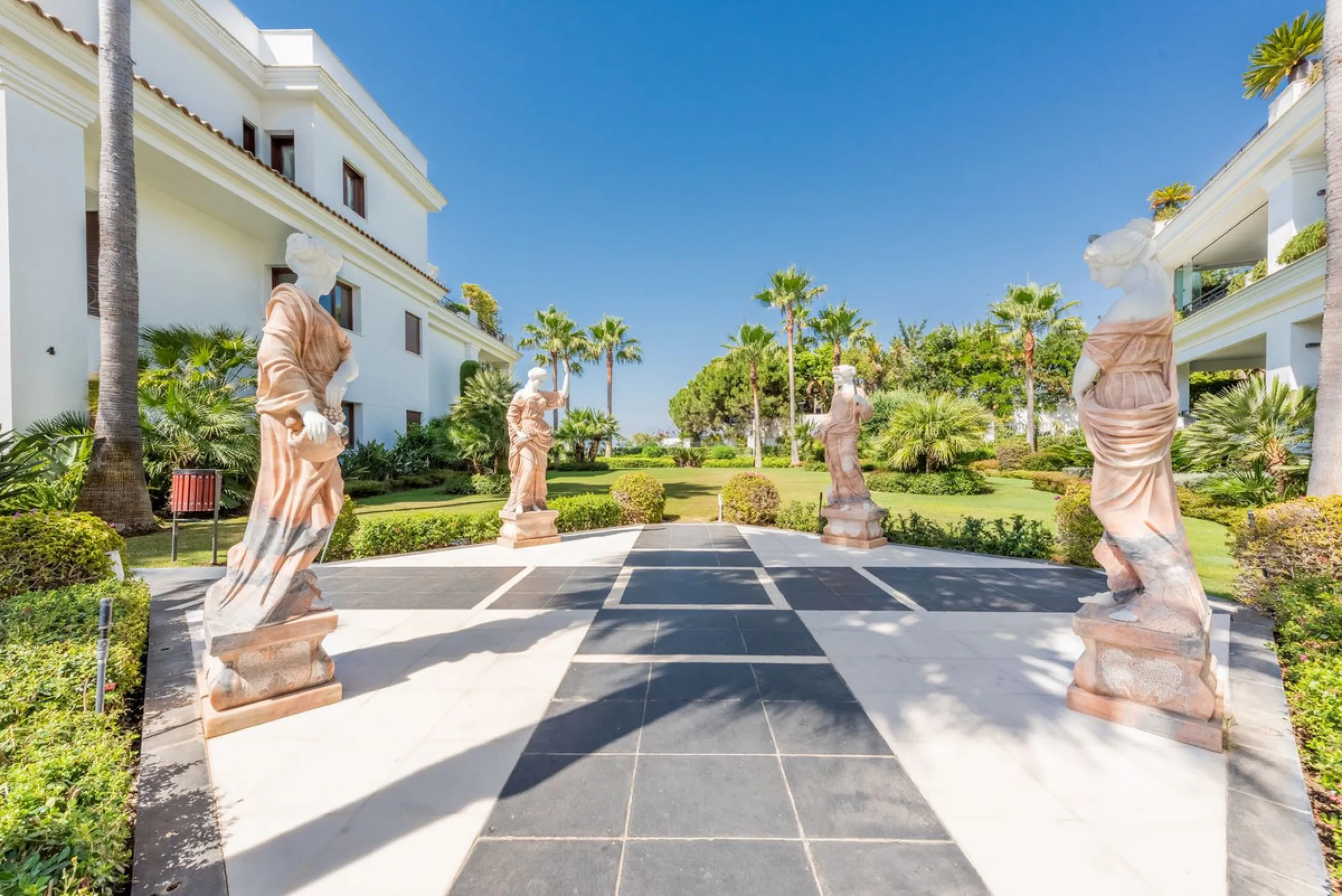 Апартамент средний этаж, Estepona, Costa del Sol