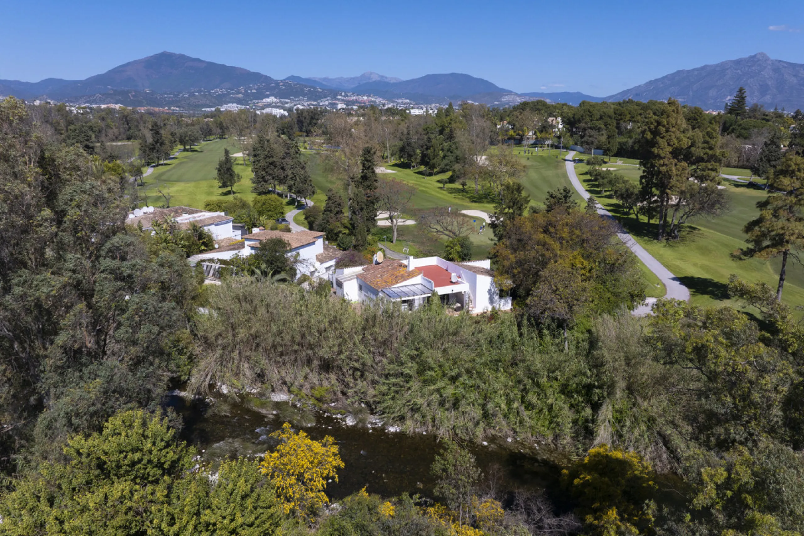 This charming single-storey villa presents a rare opportunity to create a truly special home in one of the most prestigious areas of Guadalmina Baja. Set on a generous 813m² plot, the property enjoys a unique and tranquil position as one of just four hous