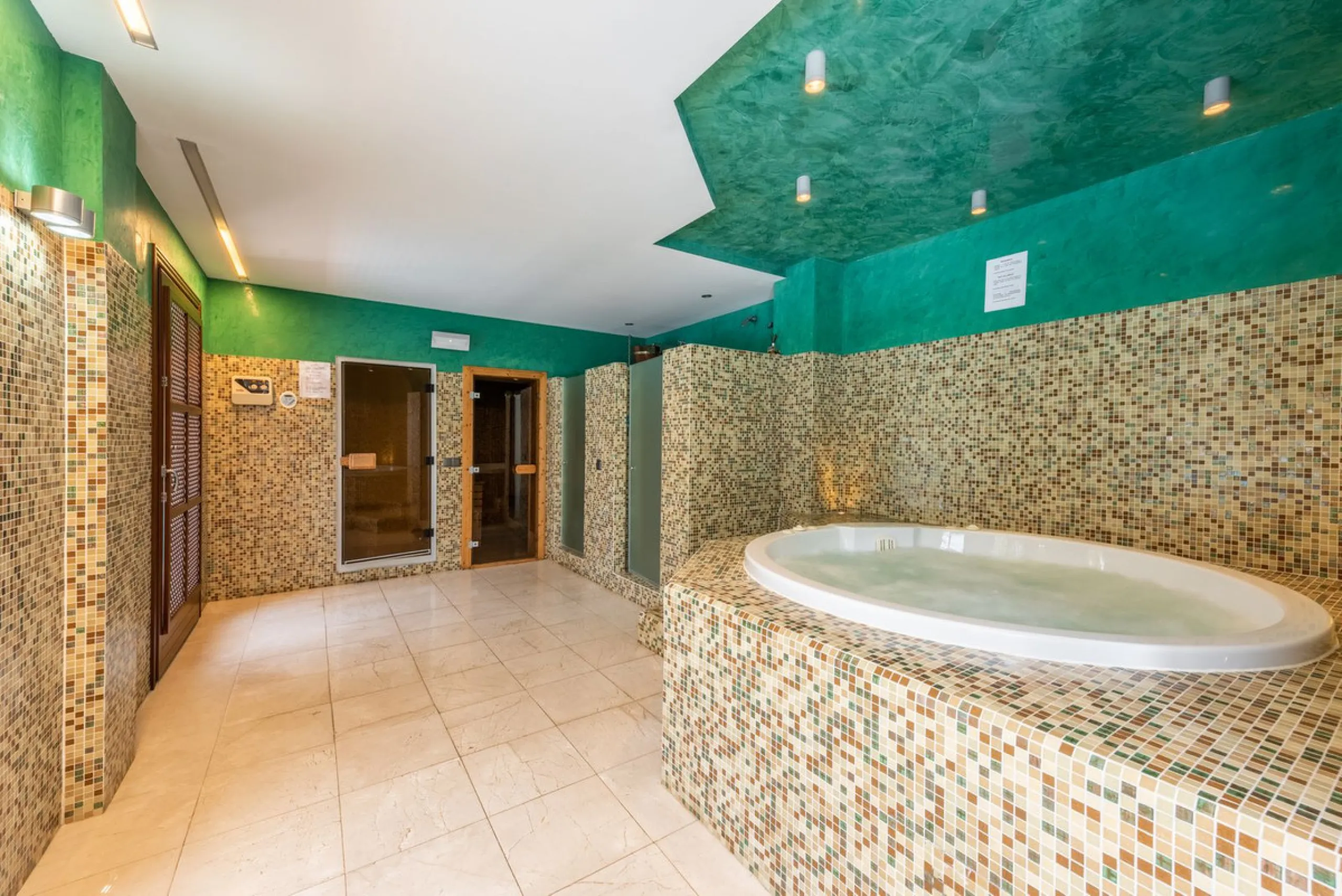 Апартамент средний этаж, Estepona, Costa del Sol