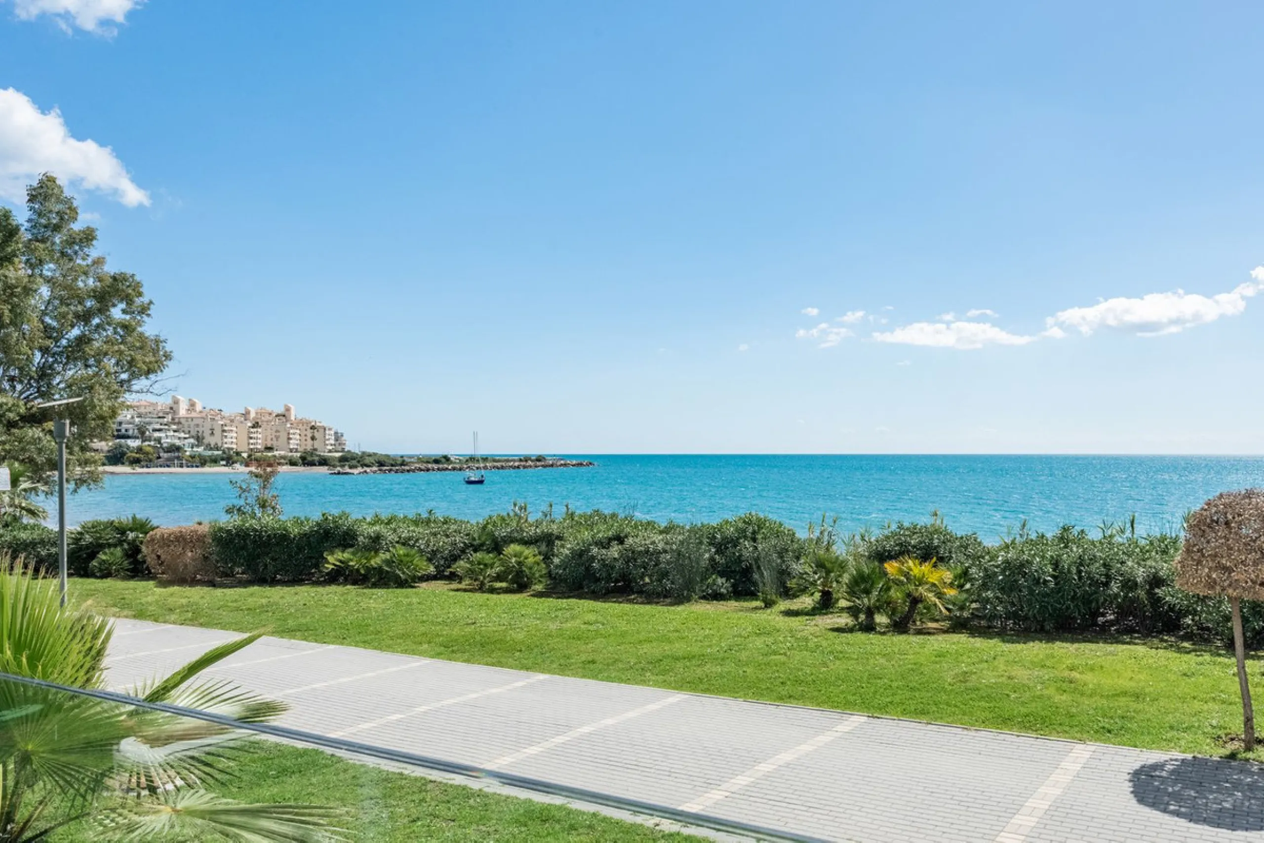 Апартамент средний этаж, Estepona, Costa del Sol
