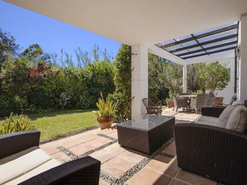 This charming single-storey villa presents a rare opportunity to create a truly special home in one of the most prestigious areas of Guadalmina Baja. Set on a generous 813m² plot, the property enjoys a unique and tranquil position as one of just four hous