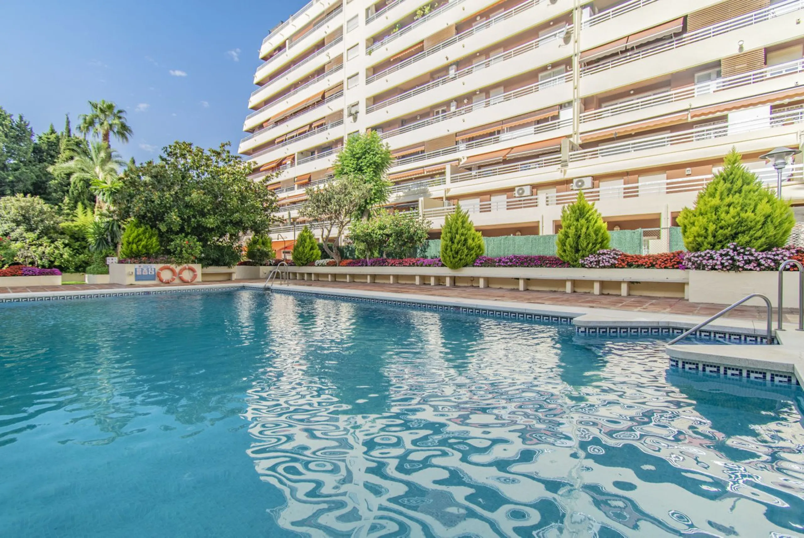LARGE PROPERTY 200 METERS FROM THE BEACH IN THE CENTER OF MARBELLA