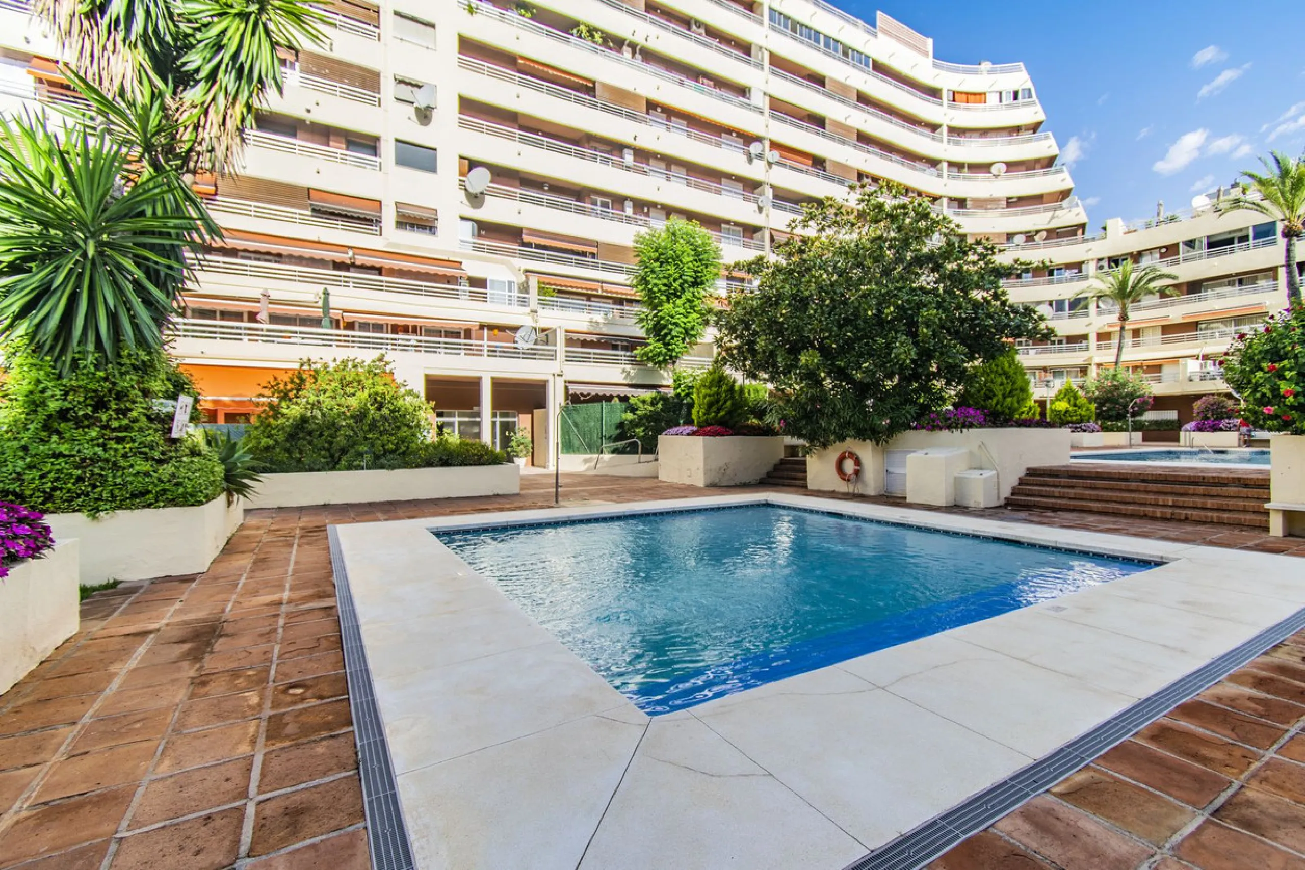LARGE PROPERTY 200 METERS FROM THE BEACH IN THE CENTER OF MARBELLA