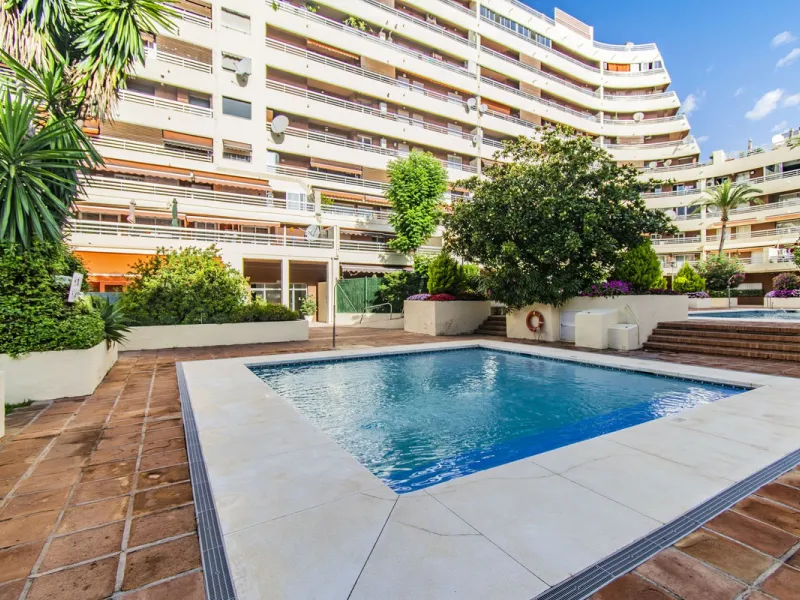 LARGE PROPERTY 200 METERS FROM THE BEACH IN THE CENTER OF MARBELLA