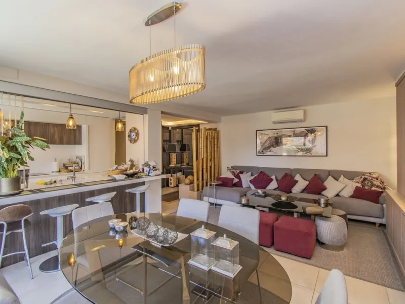 LARGE PROPERTY 200 METERS FROM THE BEACH IN THE CENTER OF MARBELLA