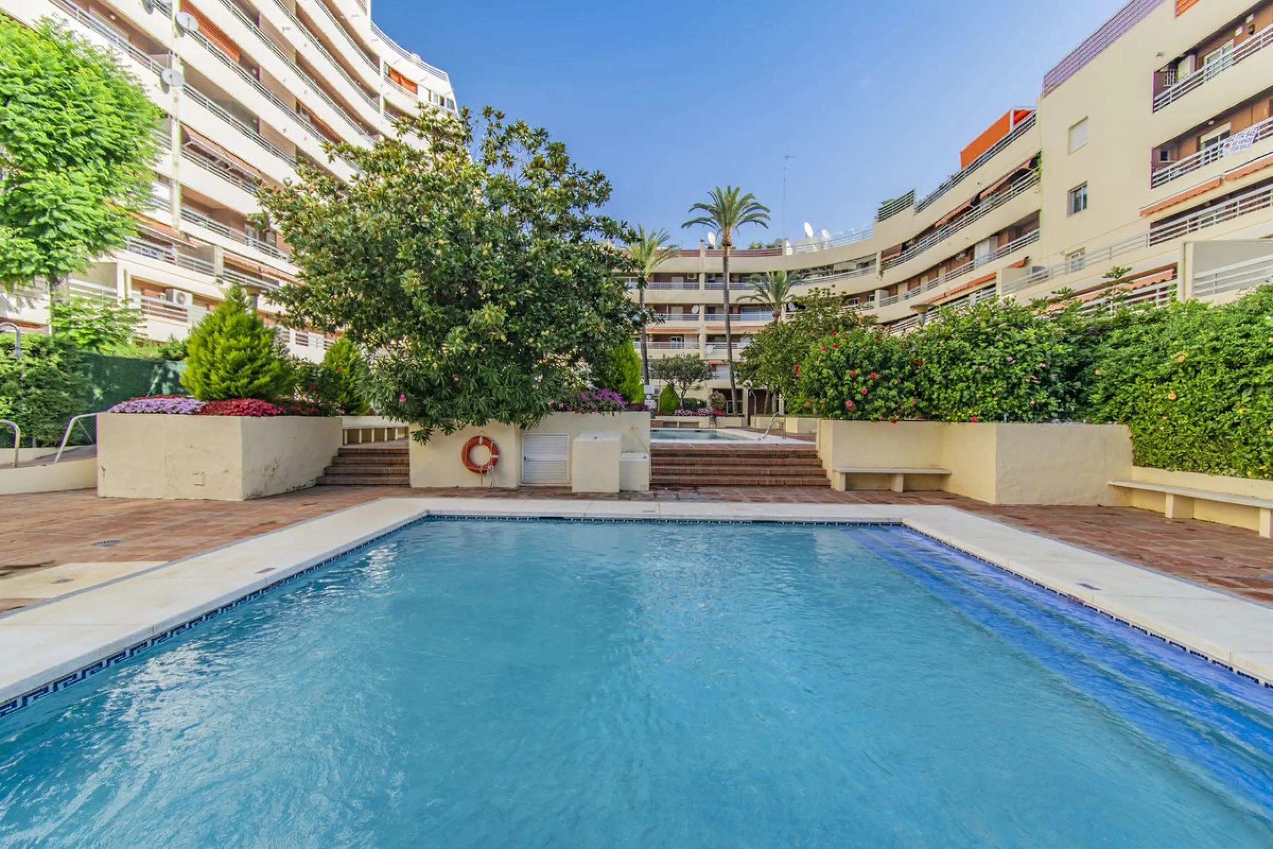 LARGE PROPERTY 200 METERS FROM THE BEACH IN THE CENTER OF MARBELLA