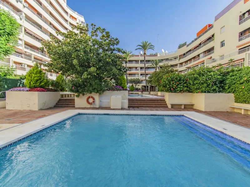 LARGE PROPERTY 200 METERS FROM THE BEACH IN THE CENTER OF MARBELLA
