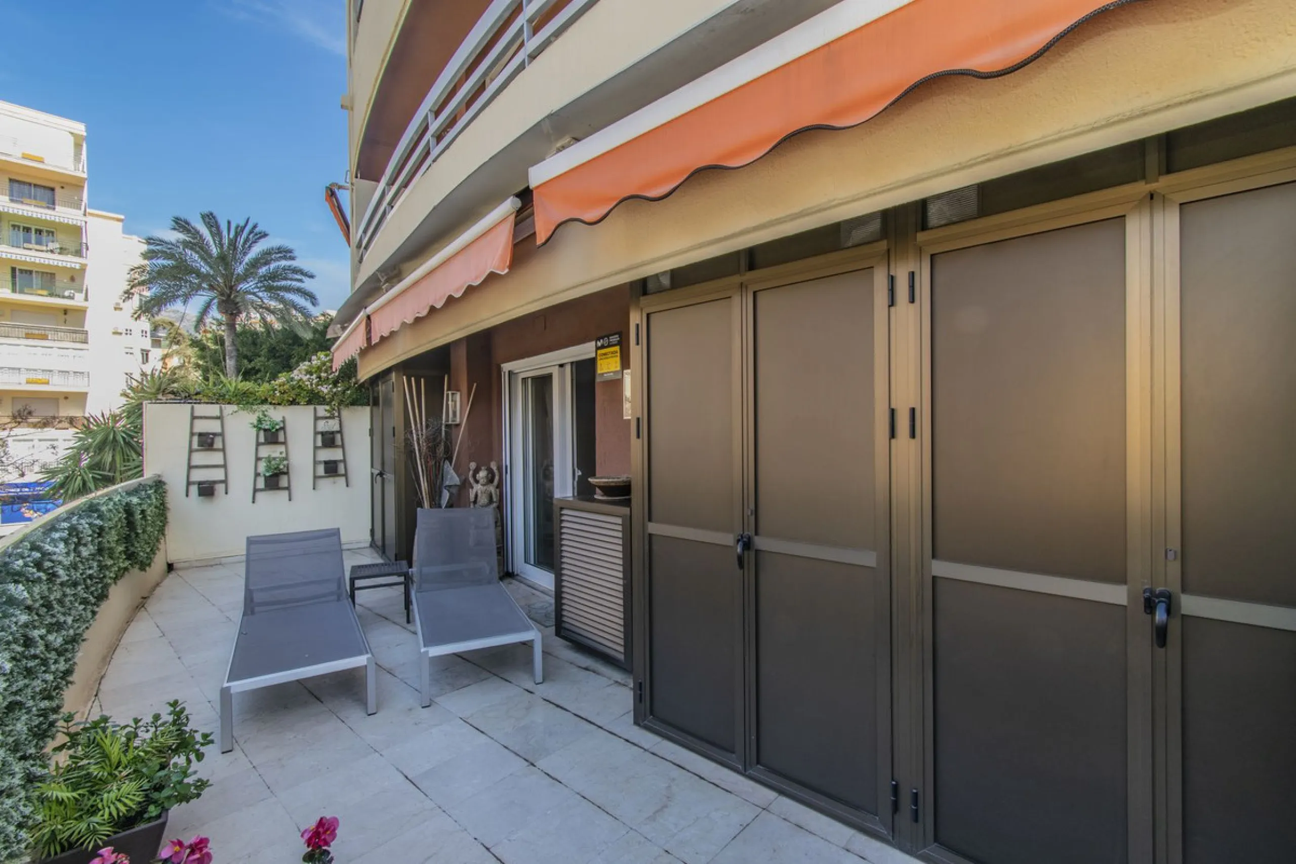 LARGE PROPERTY 200 METERS FROM THE BEACH IN THE CENTER OF MARBELLA