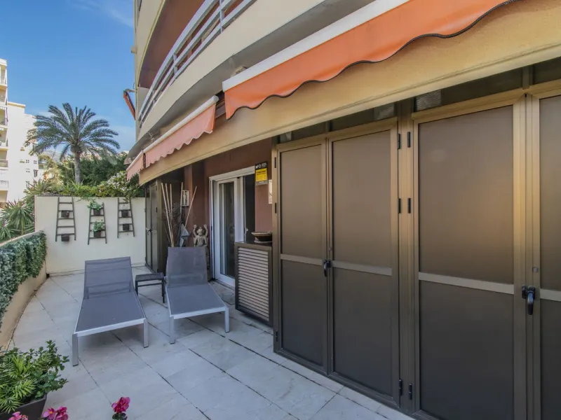 LARGE PROPERTY 200 METERS FROM THE BEACH IN THE CENTER OF MARBELLA