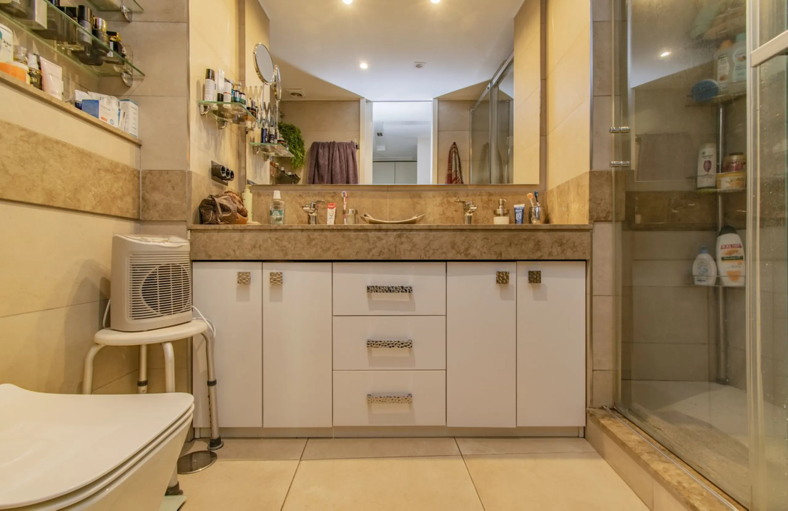 LARGE PROPERTY 200 METERS FROM THE BEACH IN THE CENTER OF MARBELLA