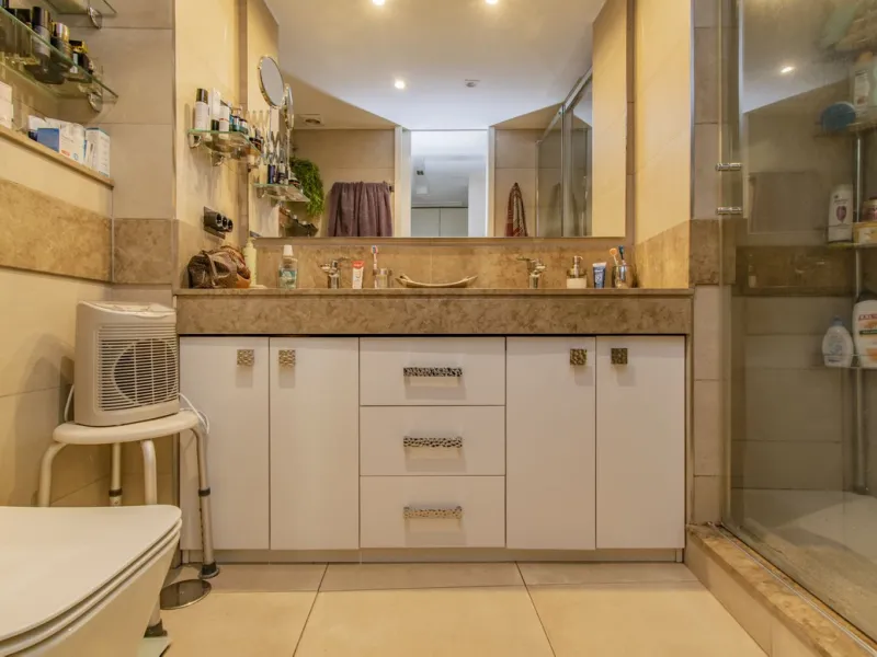 LARGE PROPERTY 200 METERS FROM THE BEACH IN THE CENTER OF MARBELLA