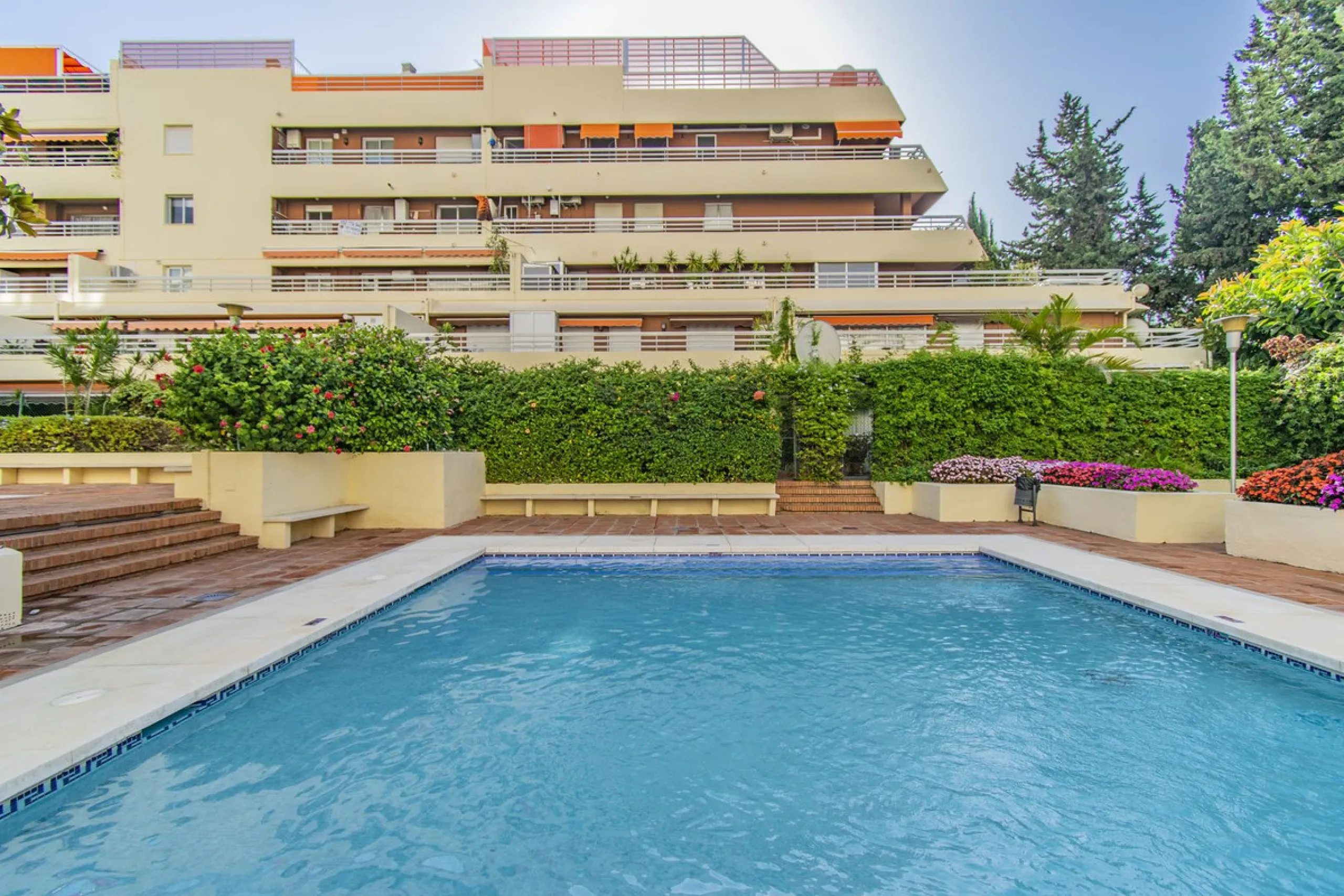 LARGE PROPERTY 200 METERS FROM THE BEACH IN THE CENTER OF MARBELLA