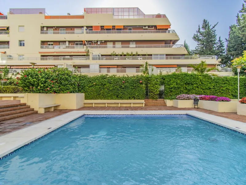 LARGE PROPERTY 200 METERS FROM THE BEACH IN THE CENTER OF MARBELLA