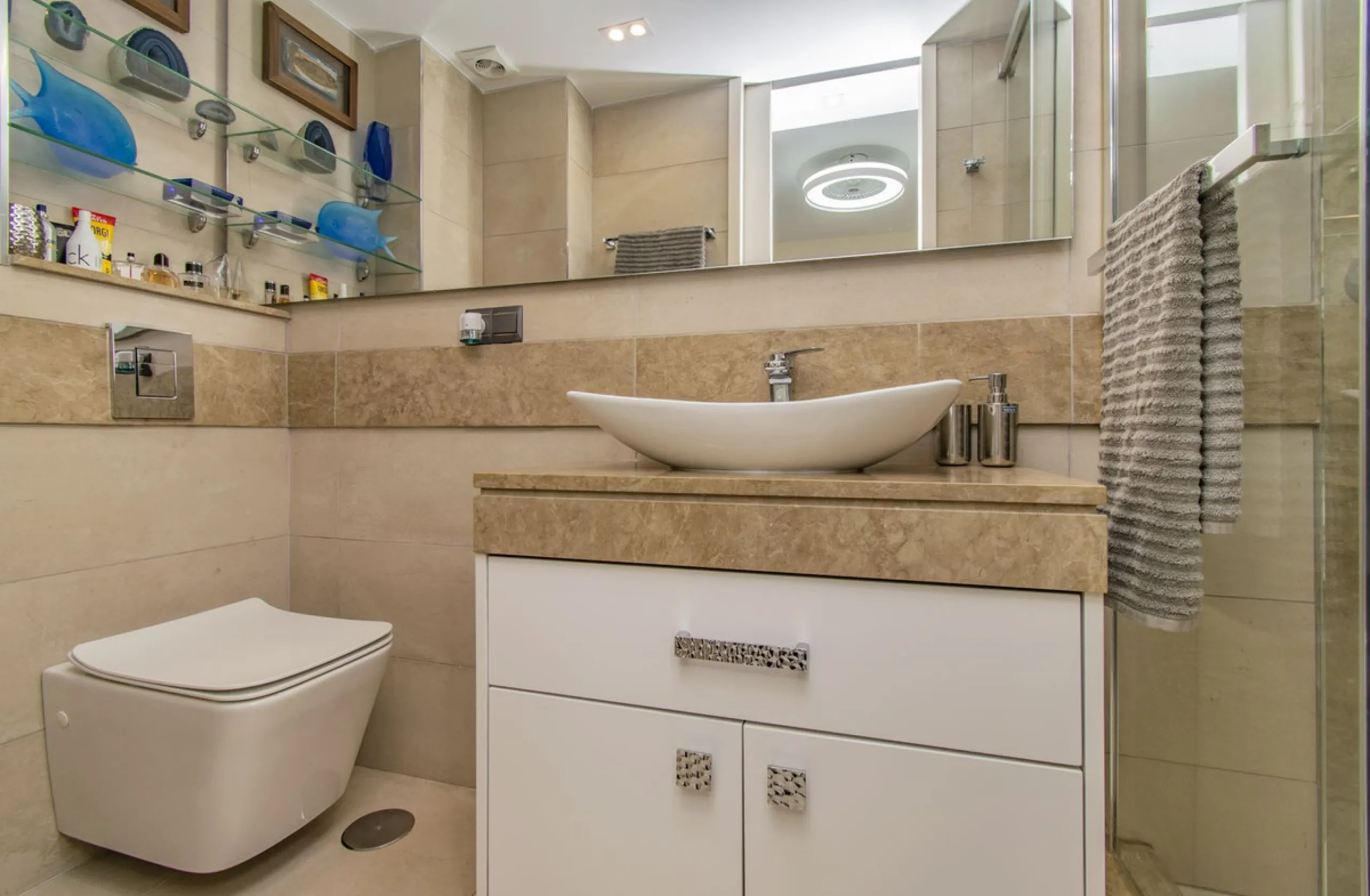 LARGE PROPERTY 200 METERS FROM THE BEACH IN THE CENTER OF MARBELLA