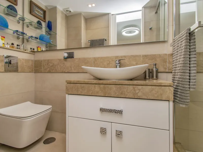 LARGE PROPERTY 200 METERS FROM THE BEACH IN THE CENTER OF MARBELLA