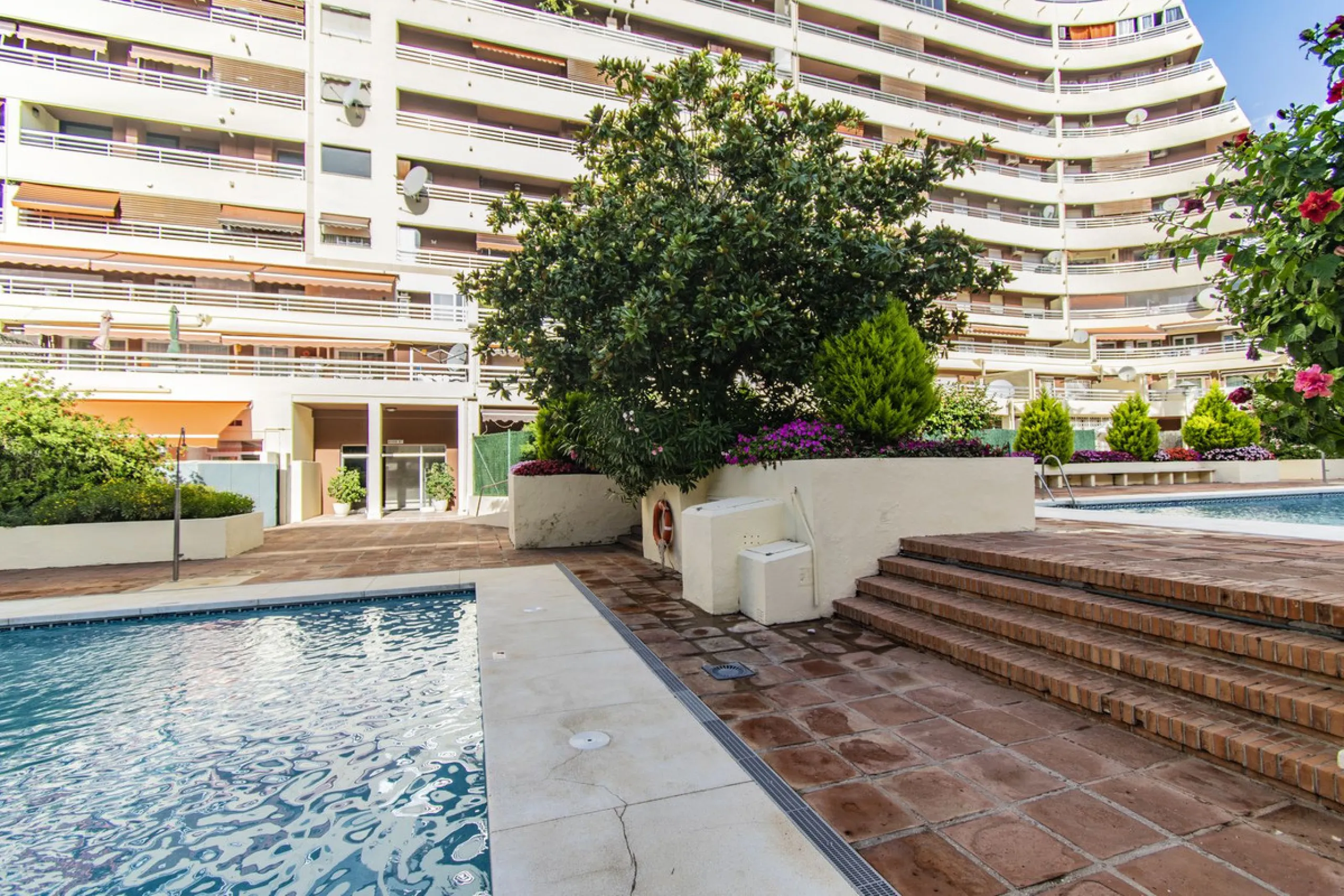 LARGE PROPERTY 200 METERS FROM THE BEACH IN THE CENTER OF MARBELLA
