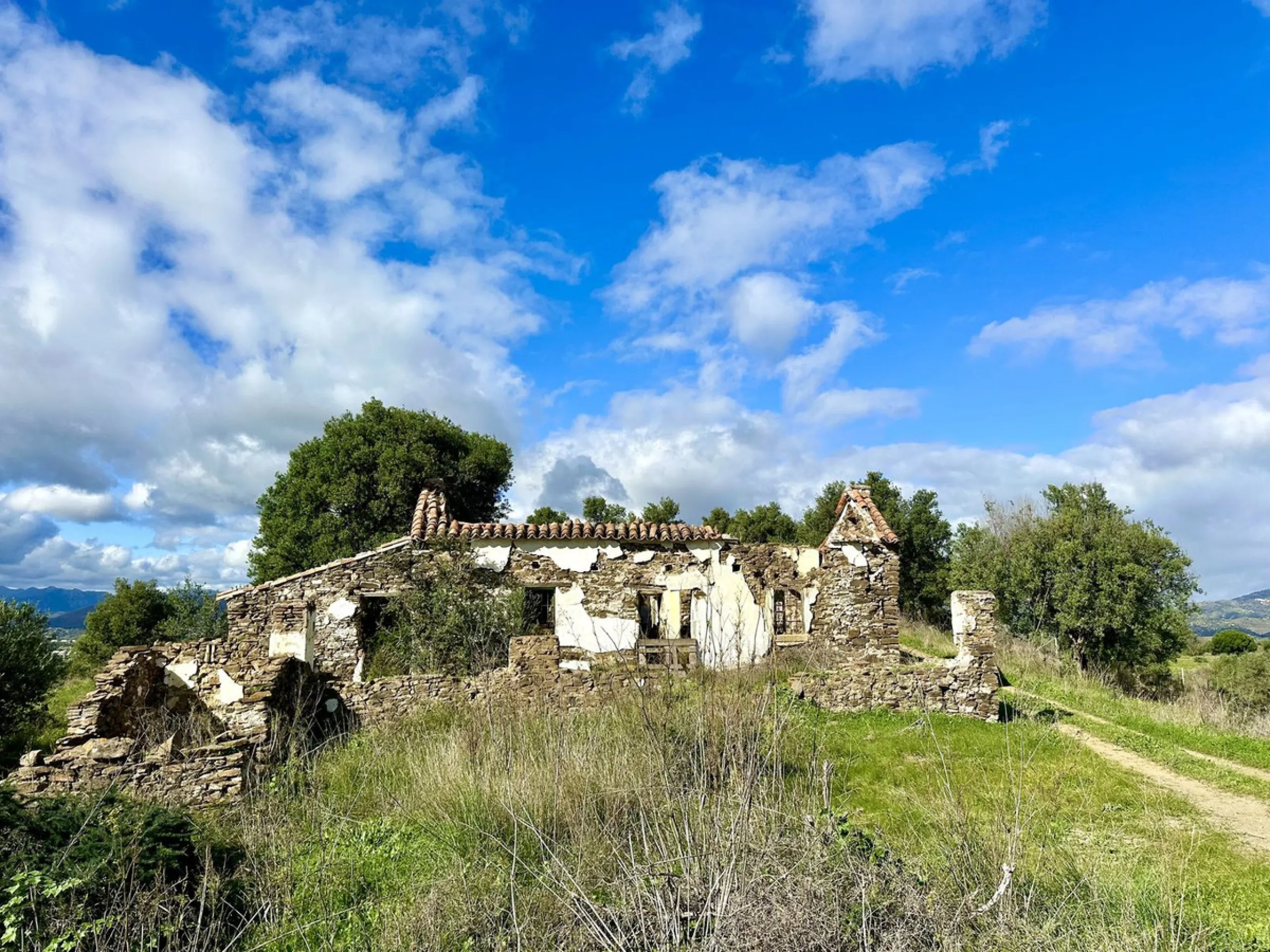Plot - Land with Ruin в продаже в Mijas, Málaga. Площадь дома 140 м². Площадь участка 36000 м²