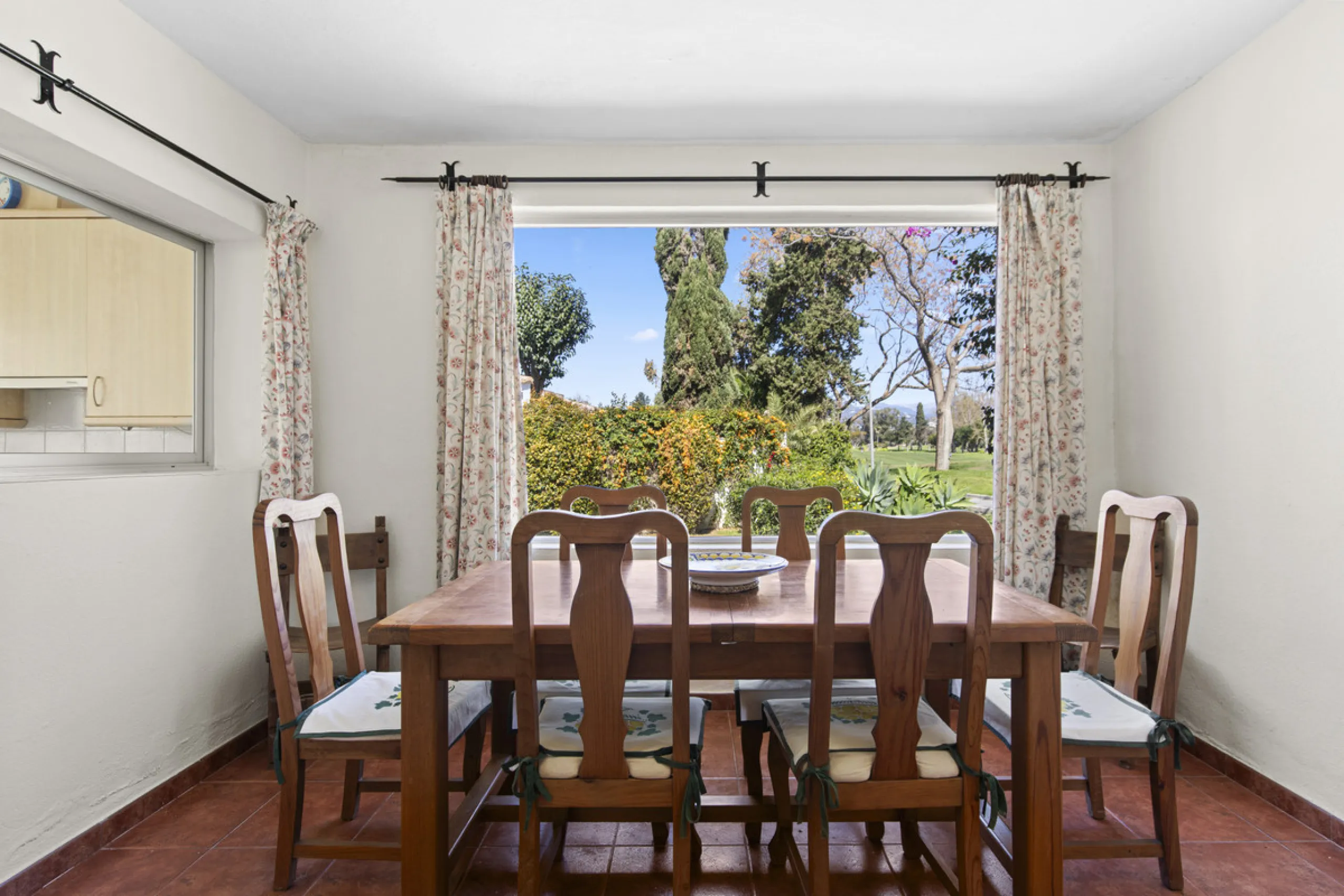 This charming single-storey villa presents a rare opportunity to create a truly special home in one of the most prestigious areas of Guadalmina Baja. Set on a generous 813m² plot, the property enjoys a unique and tranquil position as one of just four hous
