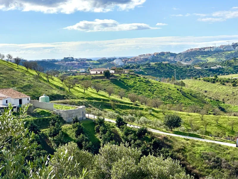 Plot - Land with Ruin в продаже в Mijas, Málaga. Площадь дома 140 м². Площадь участка 36000 м²